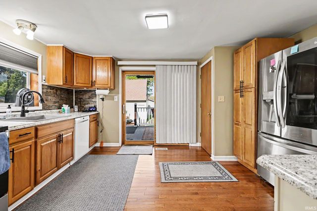51837 Mayflower Road, South Bend, IN 46628