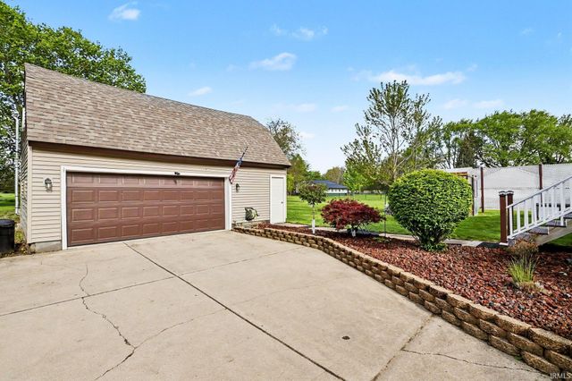 51837 Mayflower Road, South Bend, IN 46628