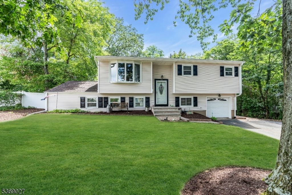 51 Bradford Rd, East Brunswick Twp., NJ 08816