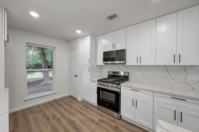 155 Rushwing Place, The Woodlands, TX 77381