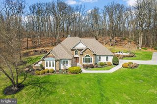 15 MAPLE GROVE RD, Hanover, PA 17331