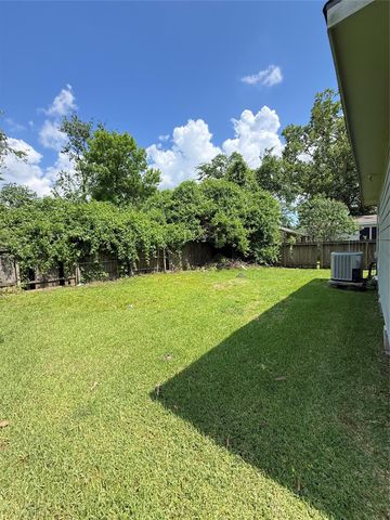 311 S 3rd Street, Highlands, TX 77562