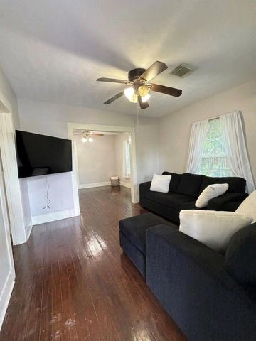 311 S 3rd Street, Highlands, TX 77562