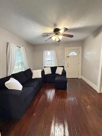 311 S 3rd Street, Highlands, TX 77562