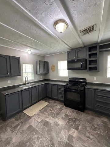 311 S 3rd Street, Highlands, TX 77562