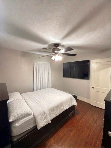 311 S 3rd Street, Highlands, TX 77562