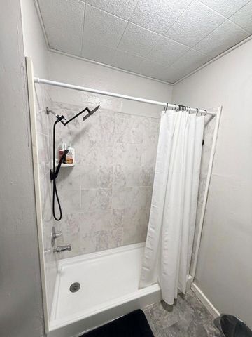 311 S 3rd Street, Highlands, TX 77562