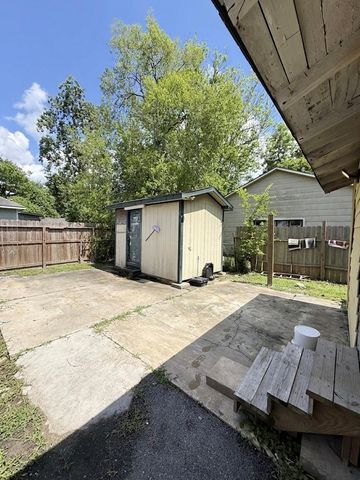 311 S 3rd Street, Highlands, TX 77562