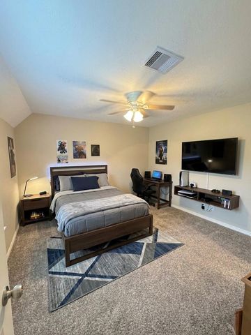 311 S 3rd Street, Highlands, TX 77562