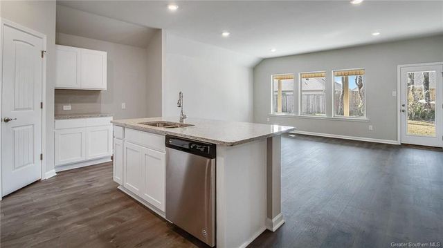 3140 Sapphire Drive, Lake Charles, LA 70607