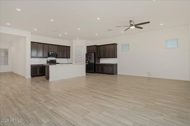 16786 W CIELO GRANDE Avenue, Surprise, AZ 85387