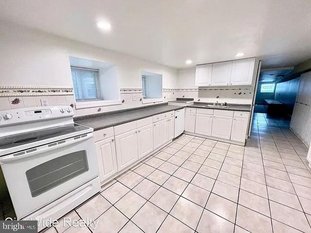 4640 SANSOM ST, Philadelphia, PA 19139