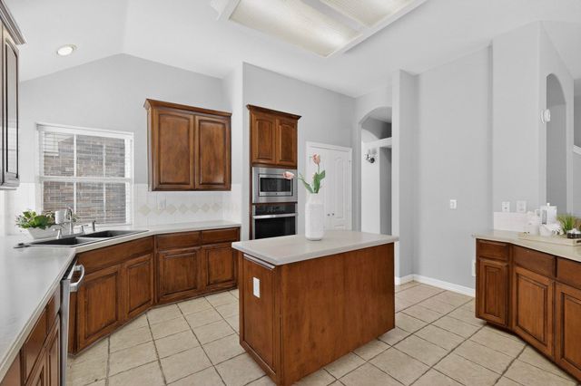 100 Shumard Court, Irving, TX 75063