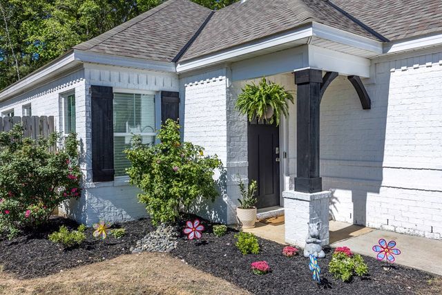 90 Quail Run Avenue, Smiths Station, AL 36877