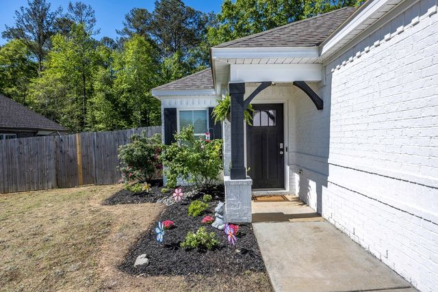 90 Quail Run Avenue, Smiths Station, AL 36877