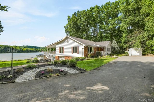 38 Shore Drive, Blooming Grove, NY 10914