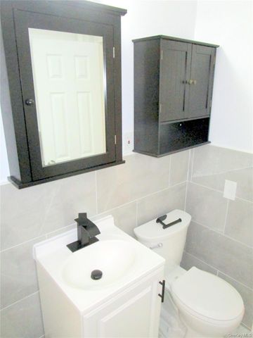 4320 Van Cortlandt Park E 3F, Bronx, NY 10470