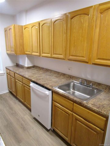 4320 Van Cortlandt Park E 3F, Bronx, NY 10470