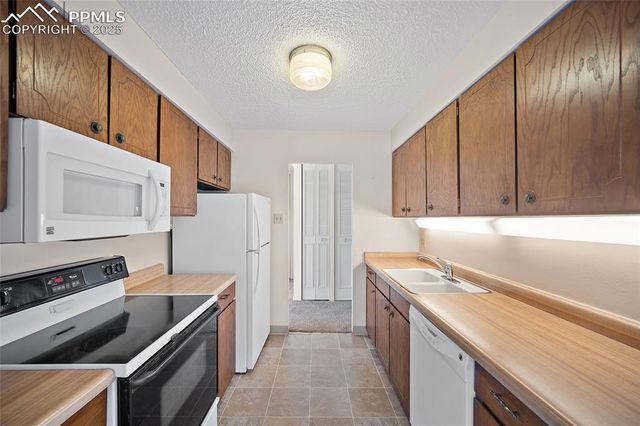 411 Lakewood Circle C902, Colorado Springs, CO 80910