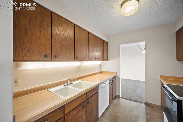 411 Lakewood Circle C902, Colorado Springs, CO 80910