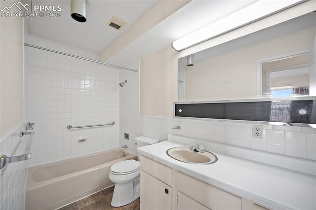 411 Lakewood Circle C902, Colorado Springs, CO 80910