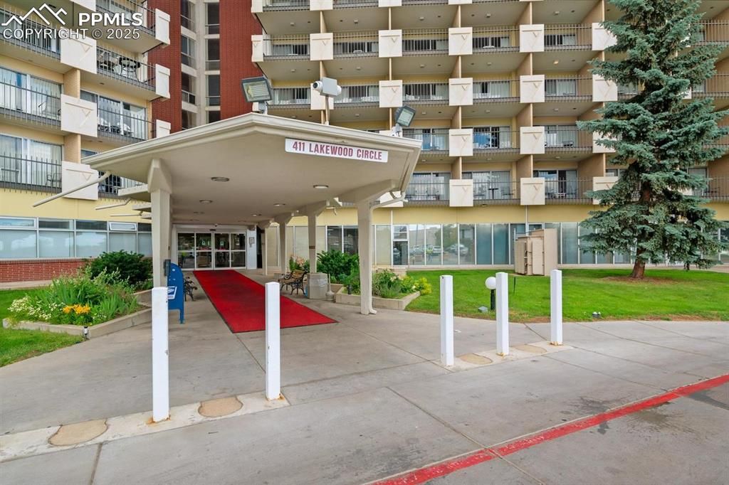 411 Lakewood Circle C902, Colorado Springs, CO 80910