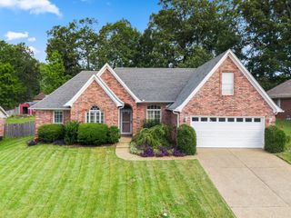 35 ROLLING OAKS DR, Oakland, TN 38060