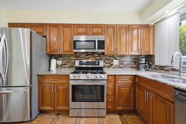 7204 W Cortland Street 205, Elmwood Park, IL 60707