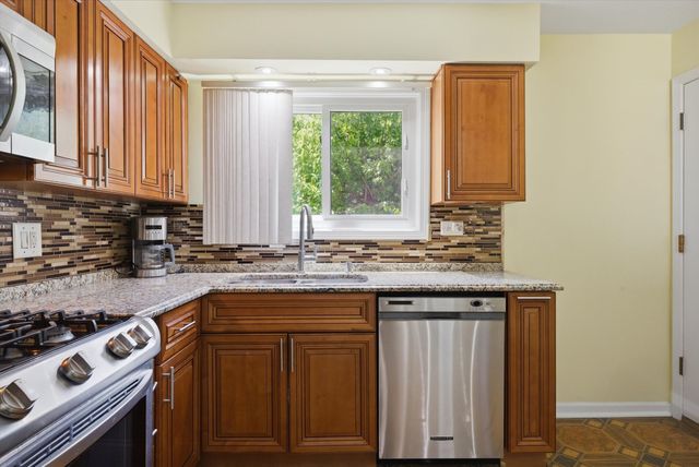 7204 W Cortland Street 205, Elmwood Park, IL 60707