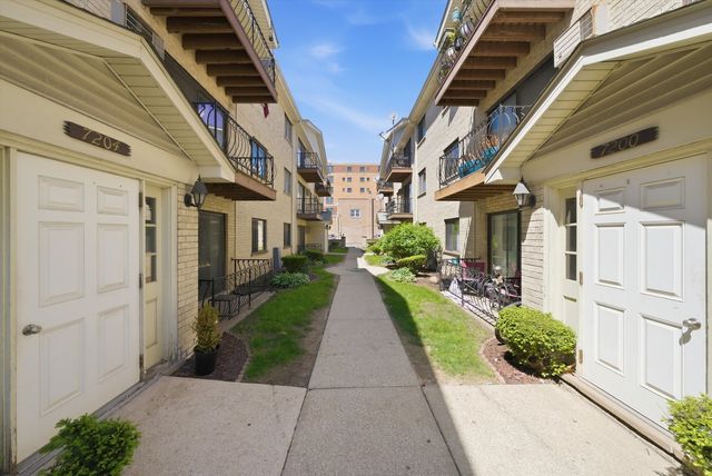 7204 W Cortland Street 205, Elmwood Park, IL 60707