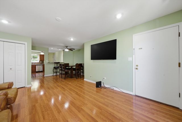 7204 W Cortland Street 205, Elmwood Park, IL 60707