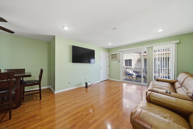 7204 W Cortland Street 205, Elmwood Park, IL 60707