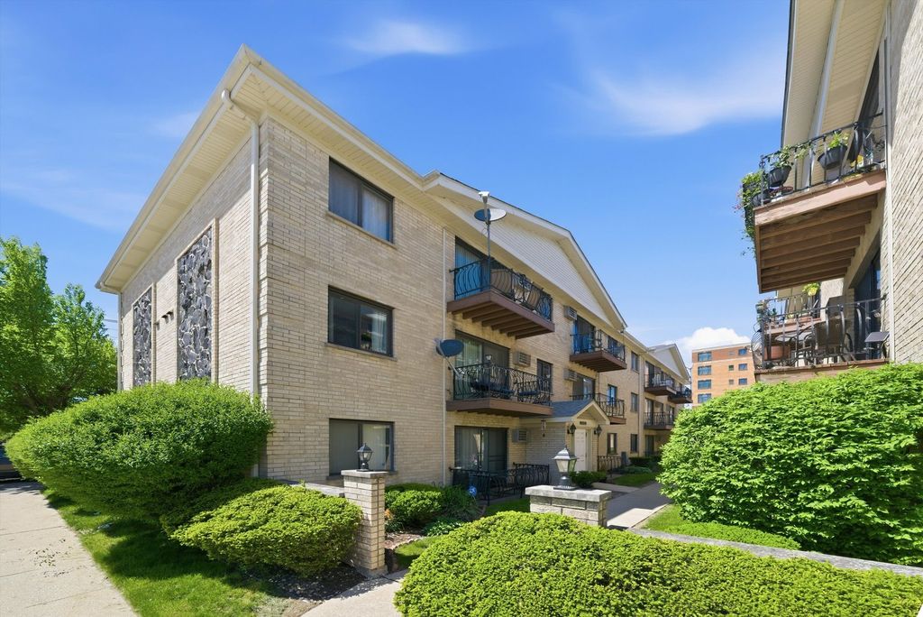 7204 W Cortland Street 205, Elmwood Park, IL 60707