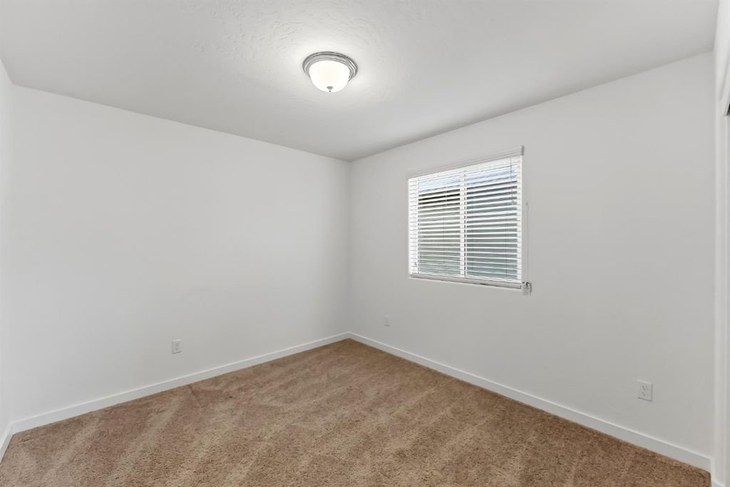 Image 11 of property listing at 6690 E Adena Avenue, Fresno, CA 93727