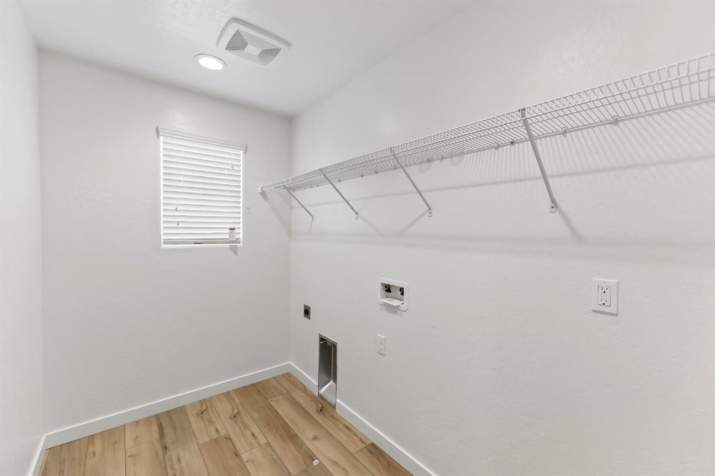 Image 12 of property listing at 6690 E Adena Avenue, Fresno, CA 93727