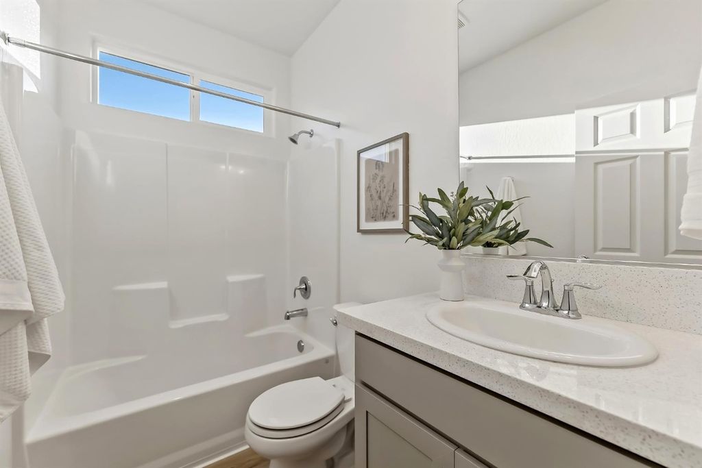 Image 14 of property listing at 6690 E Adena Avenue, Fresno, CA 93727