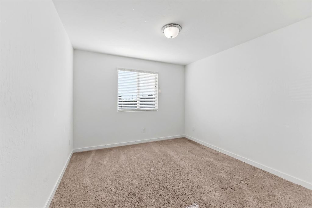 Image 16 of property listing at 6690 E Adena Avenue, Fresno, CA 93727