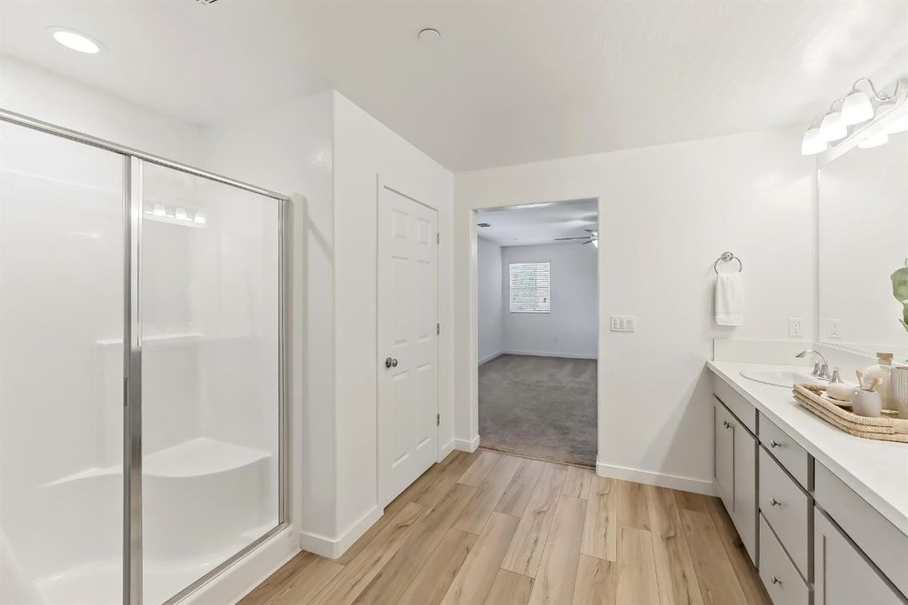 Image 21 of property listing at 6690 E Adena Avenue, Fresno, CA 93727