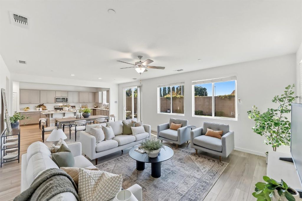 Image 7 of property listing at 6690 E Adena Avenue, Fresno, CA 93727