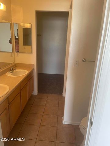 3301 E Earll Drive 219, Phoenix, AZ 85018