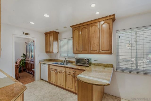 8376 MONO LAKE DR, San Diego, CA 92119