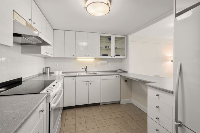 45 Longwood Ave 801, Brookline, MA 02446