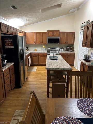 111 Faulkner RD, Yorktown, VA 23692