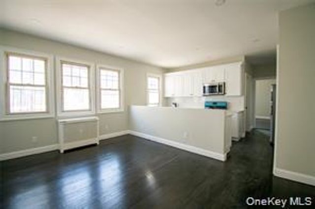 840 Seaman Avenue E 2E, Baldwin, NY 11510