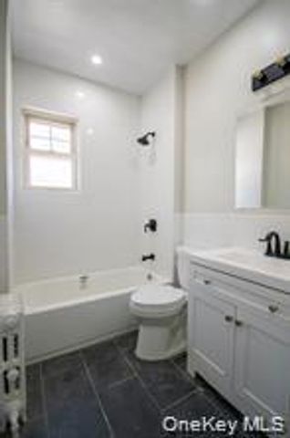 840 Seaman Avenue E 2E, Baldwin, NY 11510