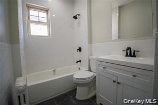 840 Seaman Avenue E 2E, Baldwin, NY 11510