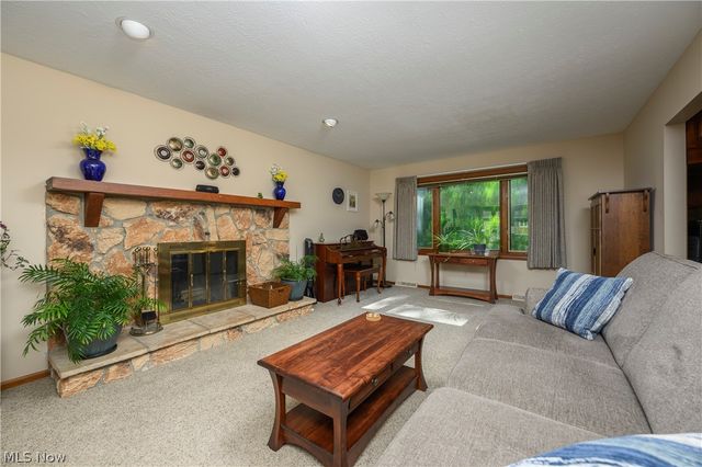 8365 Crinkleroot Clearing, Brecksville, OH 44141