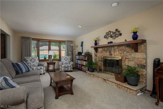8365 Crinkleroot Clearing, Brecksville, OH 44141