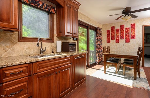 8365 Crinkleroot Clearing, Brecksville, OH 44141