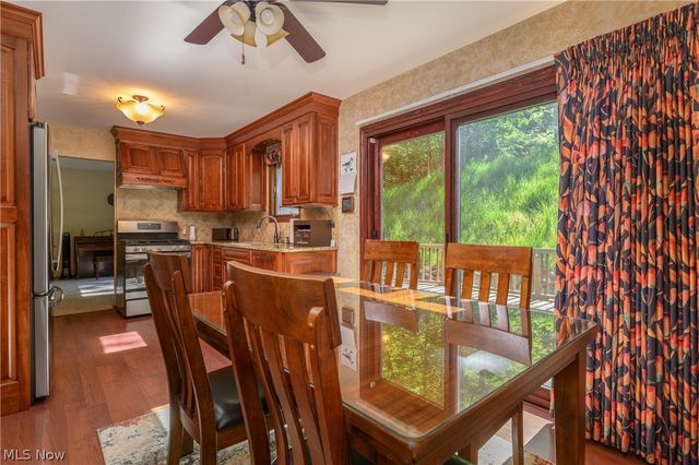 8365 Crinkleroot Clearing, Brecksville, OH 44141